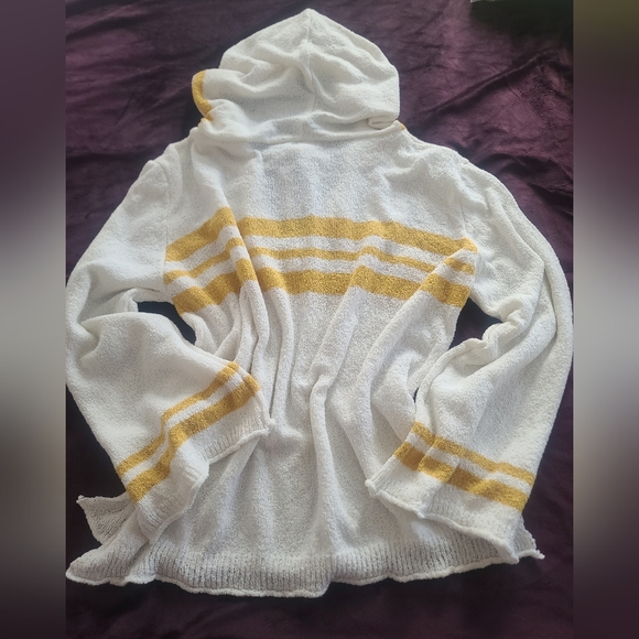 Lightweight white and mustard yellow sweater with hood size medium.Light weight - Picture 3 of 5